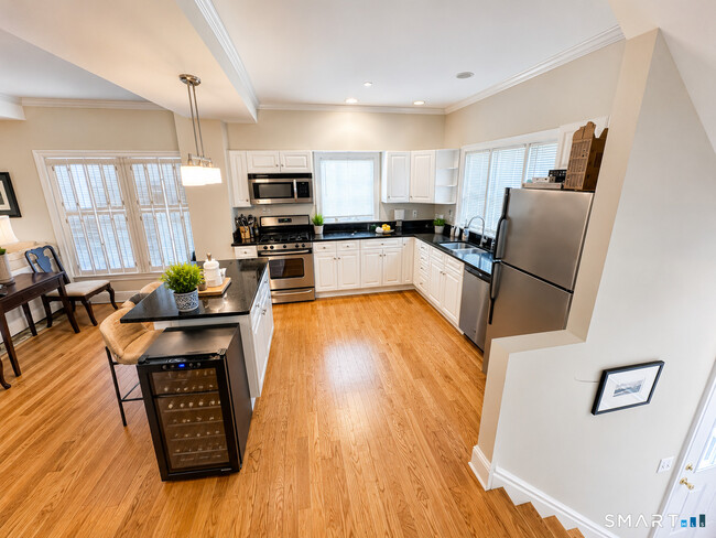 Building Photo - 14 Haviland St