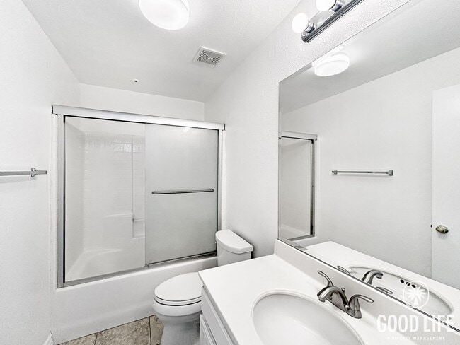 Building Photo - Beautiful 3BD/3BA W/ A/C, Attached Garage, and Community Pool in Kearny Mesa!