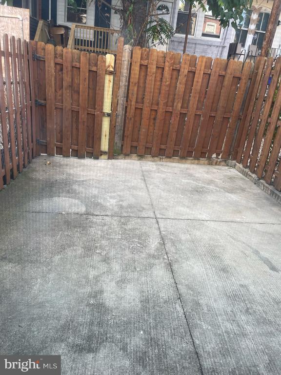 Building Photo - 1810 N Chapel St