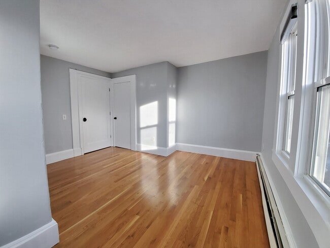 Building Photo - 1052 Washington St