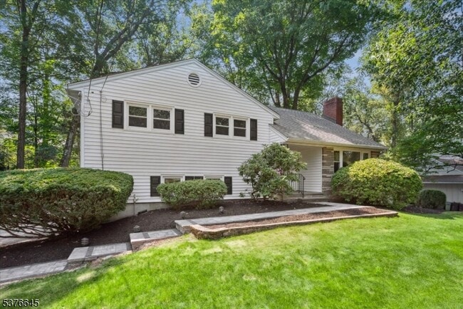 Building Photo - 19 Braidburn Way
