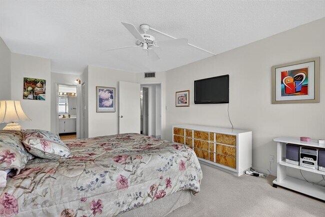 Building Photo - 18151 NE 31st Ct