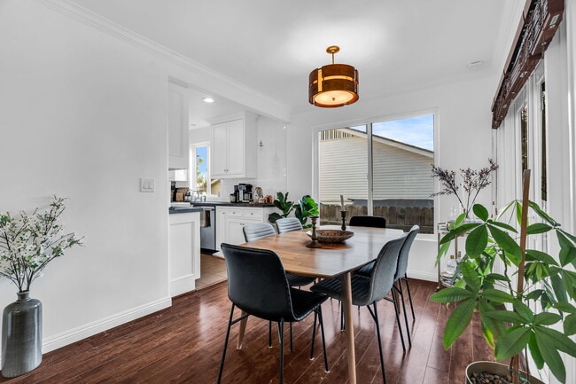 Building Photo - 5182 Ellenwood Dr