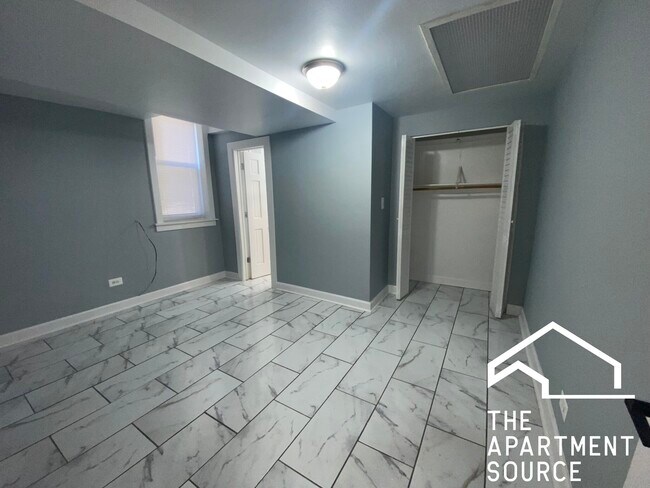 Building Photo - 5664 N Ridge Ave