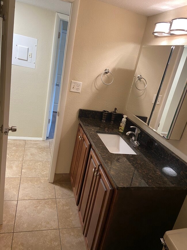 hall full bath - 171 Springwood Cir