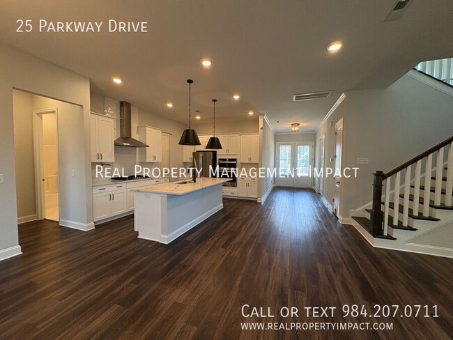 Building Photo - 25 Parkway Dr