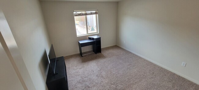 Building Photo - 1677#50 - Rahmaan, TrayV&#39;on