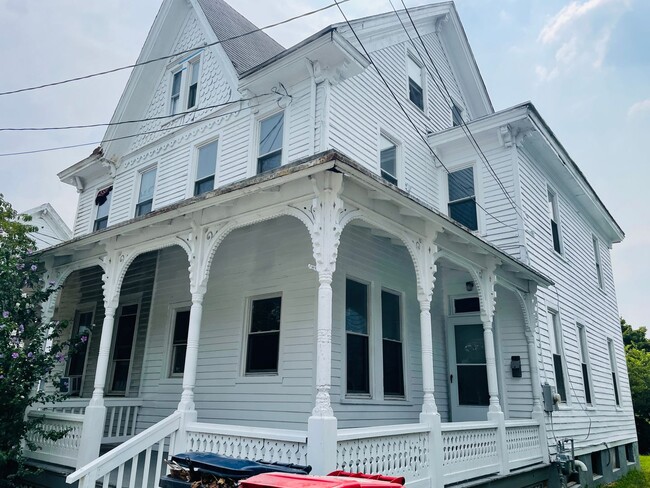 Building Photo - Spacious 4 Bedroom Twin FOR RENT in Bridge...
