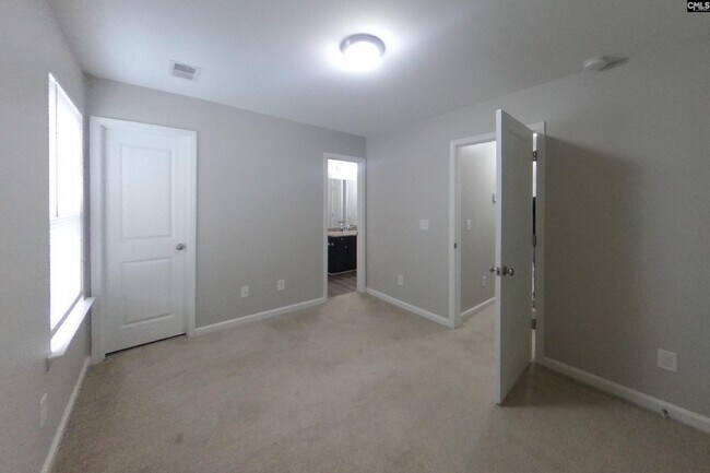 Building Photo - 323 Springwalk Ln