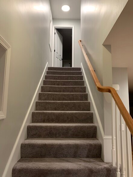 Building Photo - 17 1st St