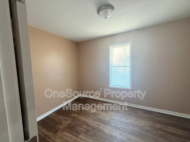 Building Photo - 1027 4th St