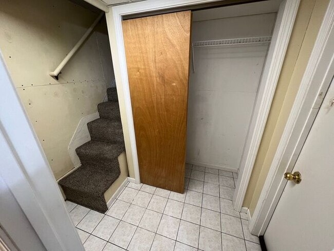 Building Photo - Studio Apartment!!