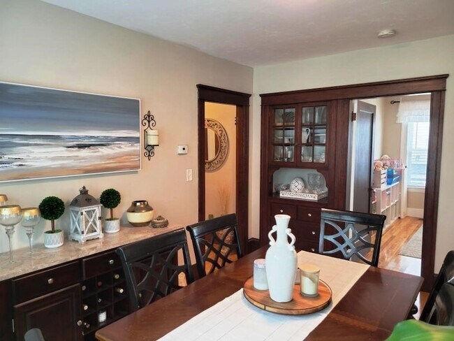 Building Photo - 352 Chandler St