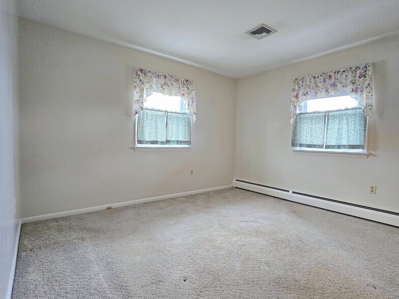 Building Photo - 3 Hillcrest Ave