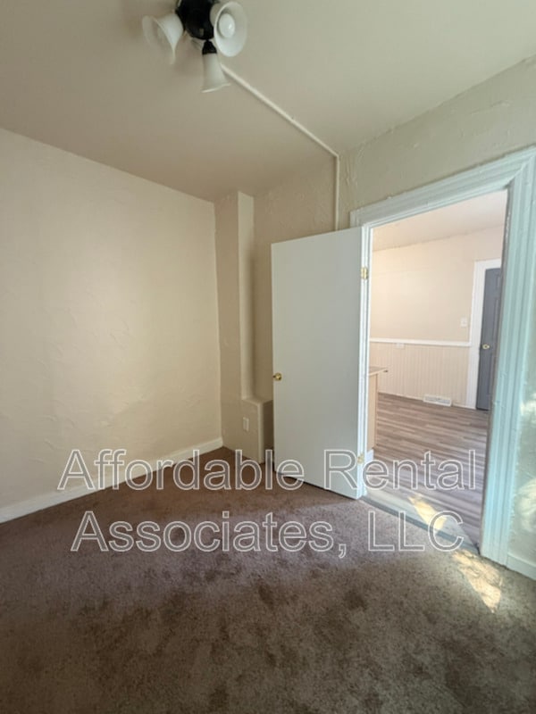 Building Photo - 107 W Kassner Pl