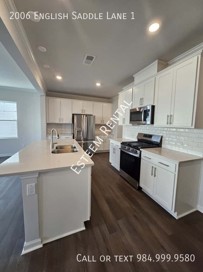 Building Photo - 2006 English Saddle Ln