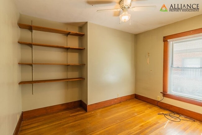Building Photo - Ideal Location! Next to KSU!