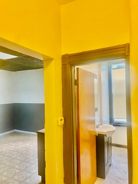 Building Photo - 336 Christian Ave