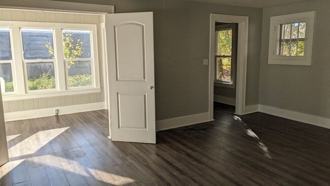 Building Photo - Three Bedroom House in Kalamazoo