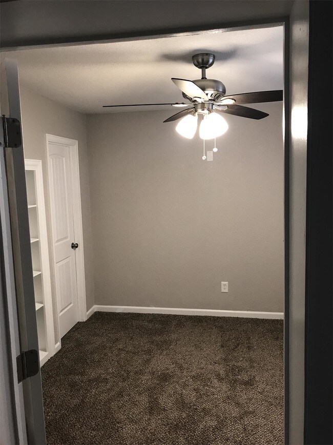 Building Photo - 1325 10th Ave