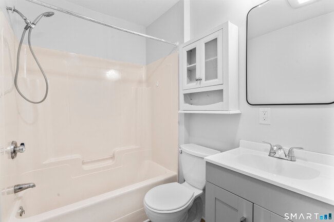 Building Photo - 30 Anthony St