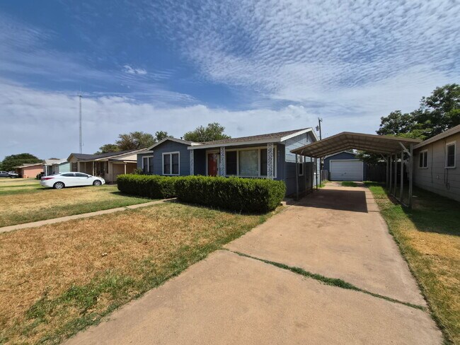 Building Photo - 2/2/1 In a quiet neighborhood - 6 to 9 mon...