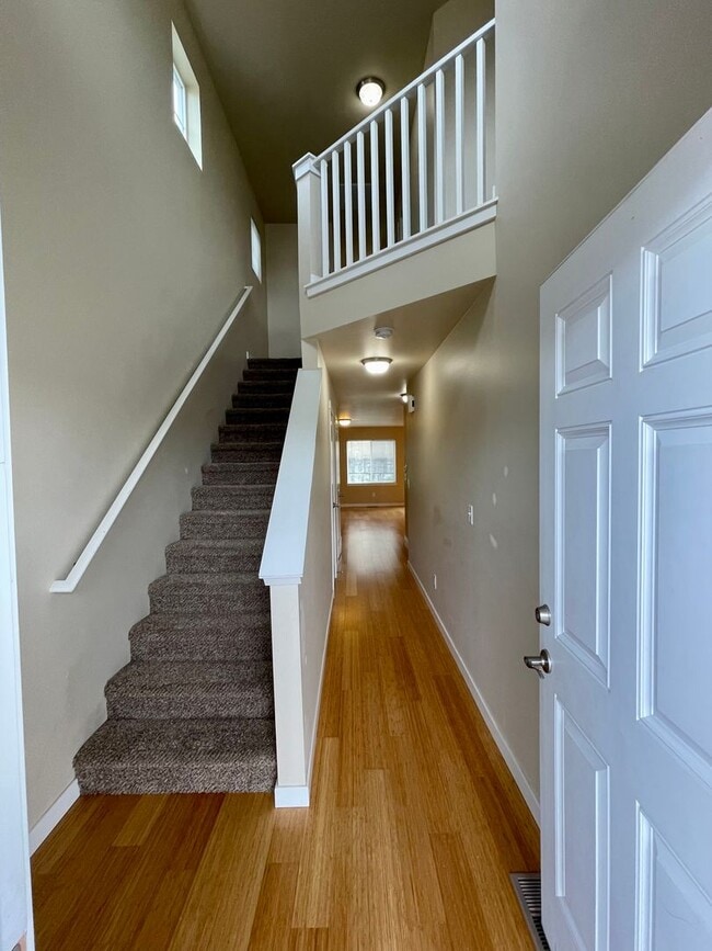 Building Photo - 3 Bedroom 2.5 Bathroom Townhome in Cordata...