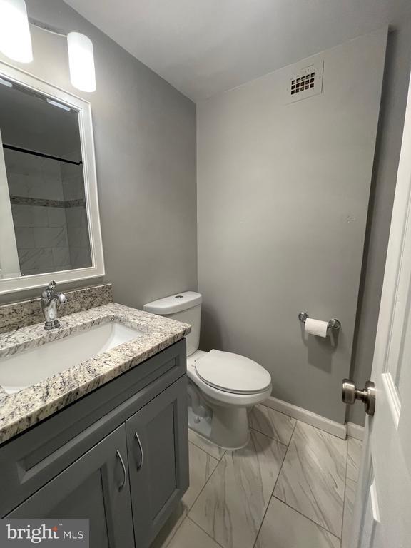 Building Photo - 3245 Rio Dr