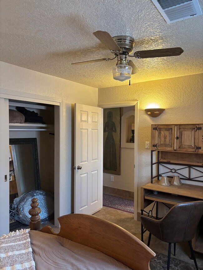 Building Photo - NEWLY REMODELED 1 BED 1 BATH