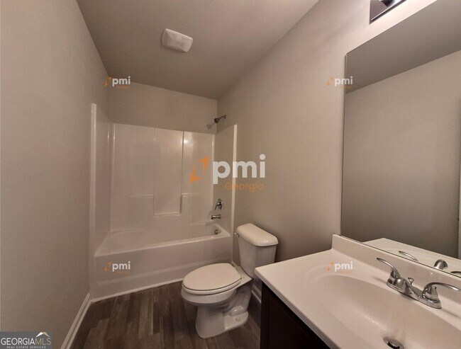 Building Photo - 160 Kinsale Dr