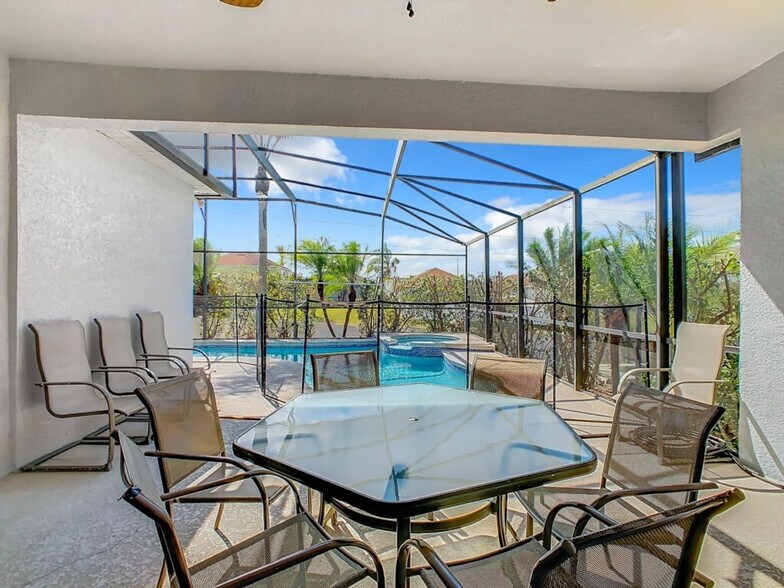 Building Photo - 846 Orista Dr