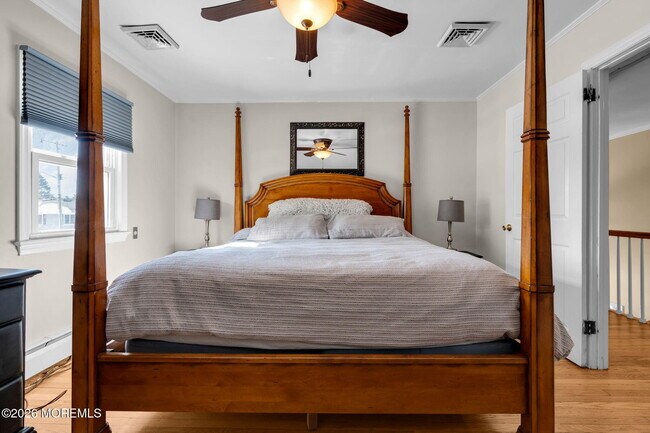 Building Photo - 506 6th Ave