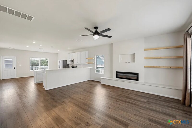 Building Photo - 209 Villars Dr