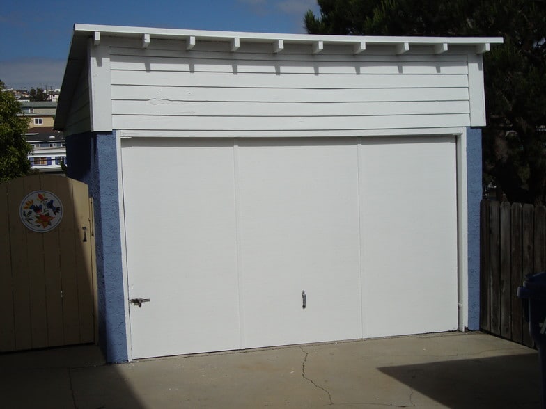 Garage - 812 Bard St