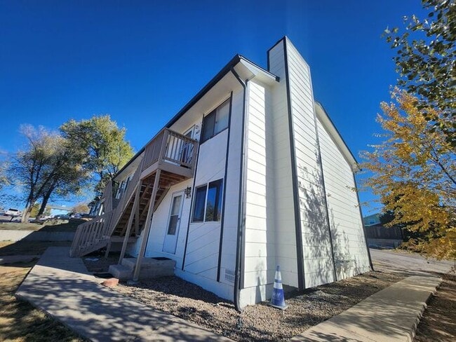 Building Photo - Charming 2-Bedroom, 1-Bathroom Upper-Level...