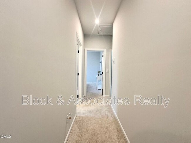 Building Photo - 99 Daybreak Way