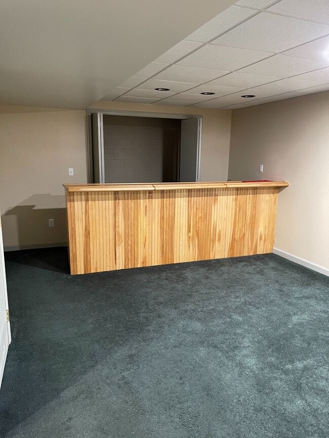 Building Photo - Spacious 3 Bedroom Ranch with finished basement available July!