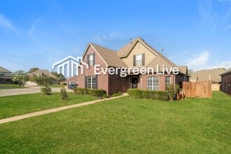 Building Photo - 1212 East Canton St S