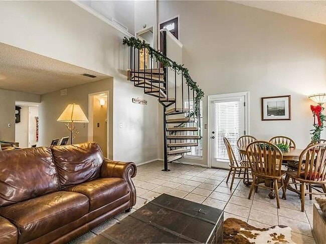 Building Photo - 17 Casa Verde St