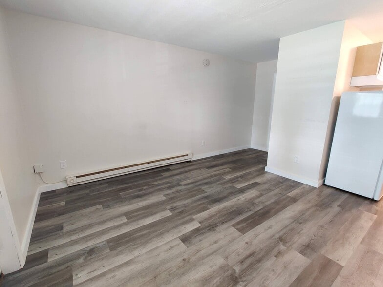 Building Photo - 469 Westfield St