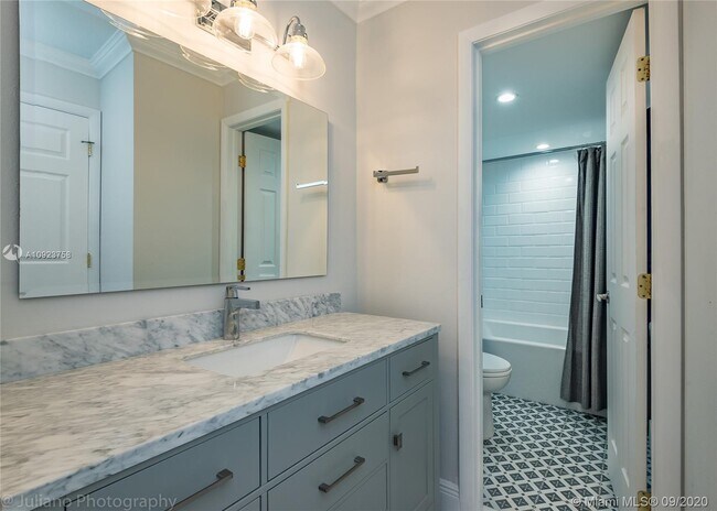 Building Photo - 2101 S Ocean Dr