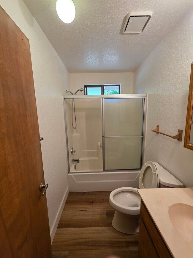 Building Photo - Charming Family Home for Rent in Auburn, C...