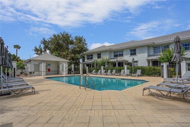 Building Photo - 3651 NE Pineapple Ave