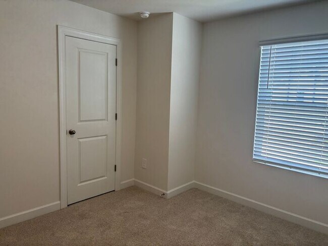 Building Photo - Brand New Build! 4 Bedrooms
