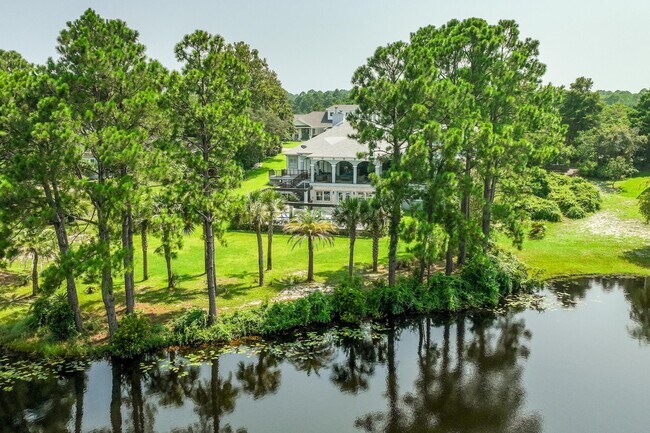 Building Photo - 21 S Anchors Lake Dr