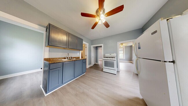 Building Photo - Ashland Schools! 4 bedroom, near town, fre...