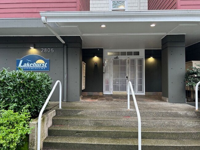 Building Photo - 2805 NE 125th St