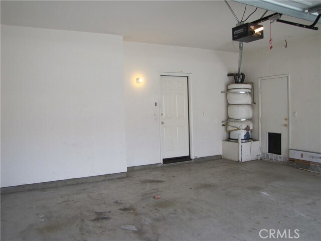 Building Photo - 5661 Knollside Way