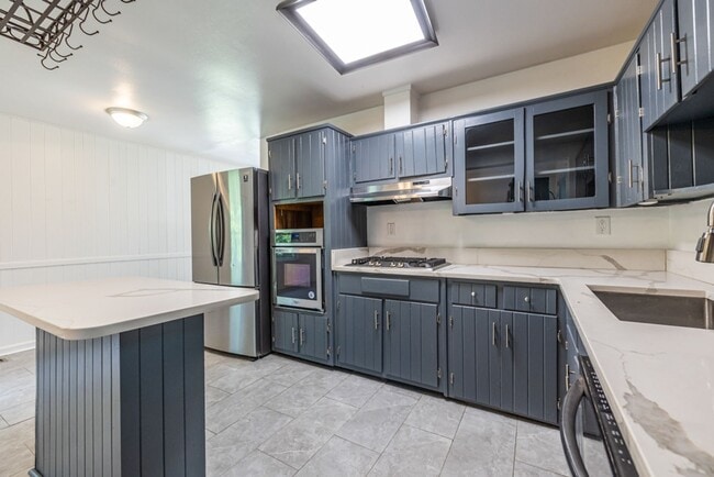 Building Photo - Spacious 4-Bedroom Ranch Home in Belvedere...