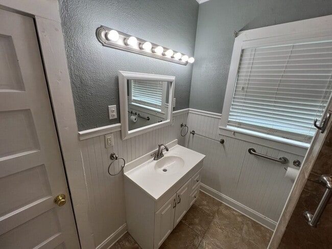 Building Photo - Spacious 5-Bedroom Home in Prime Zachary Location